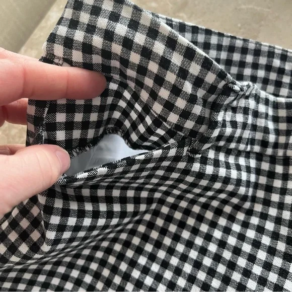 Old navy black and white checkered pull on pants with front pockets size 8 - Picture 6 of 7